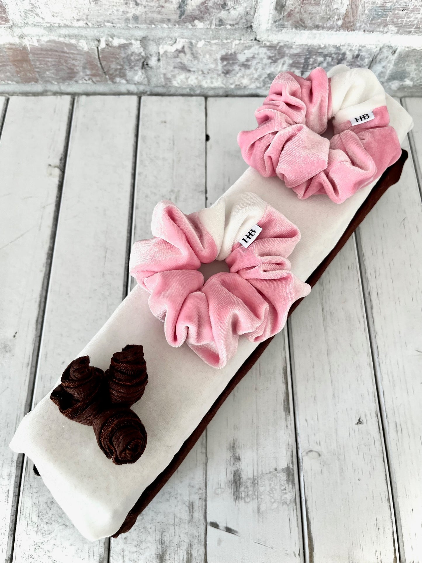 Mini Strawberry Macaron