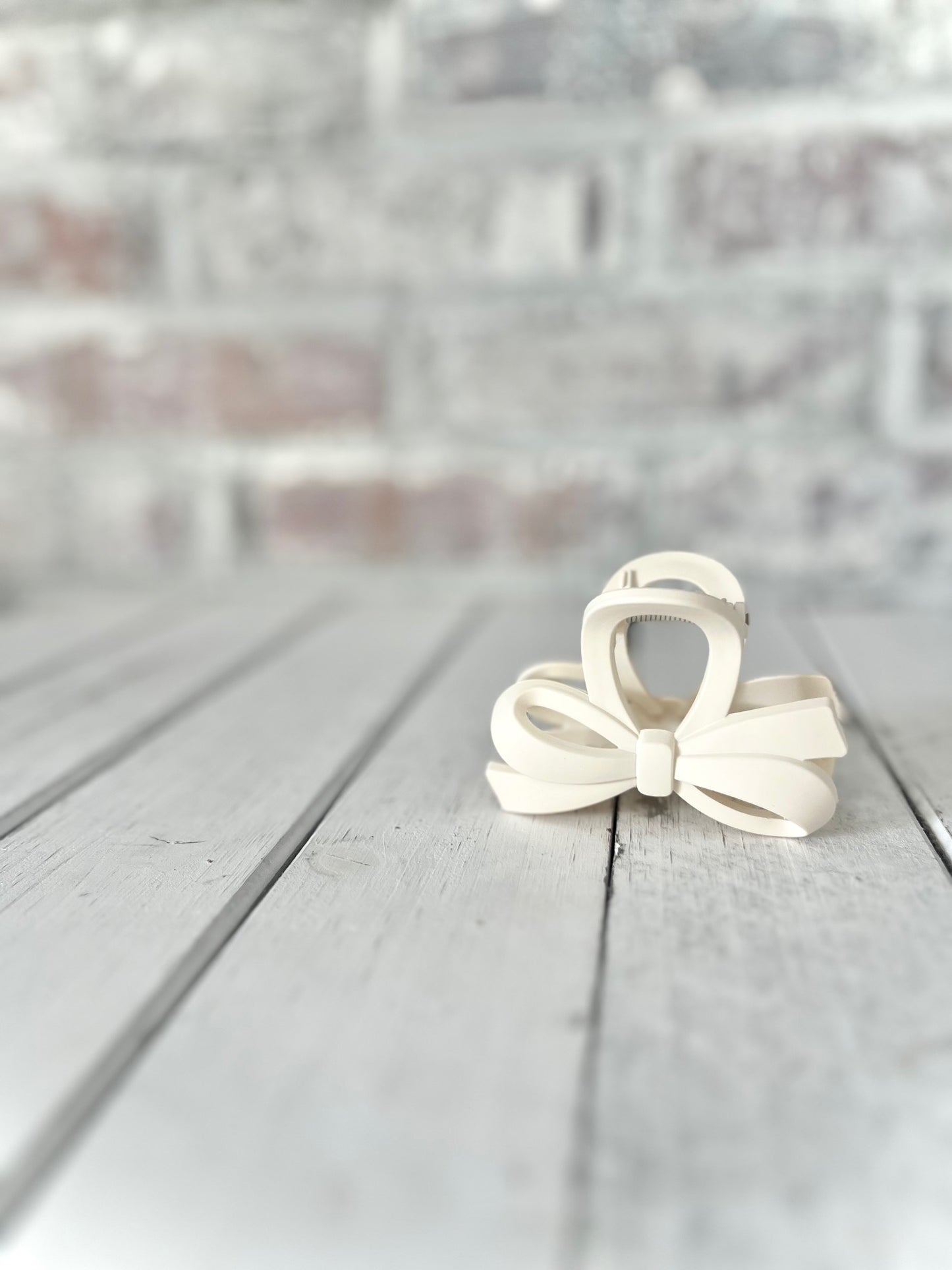 Vanilla Bow Hair Claw